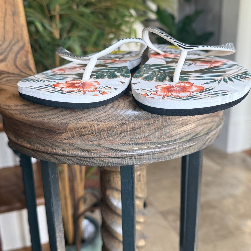 ROXY ladies floral flip-flop size 9 excellent condition - Picture 6 of 8